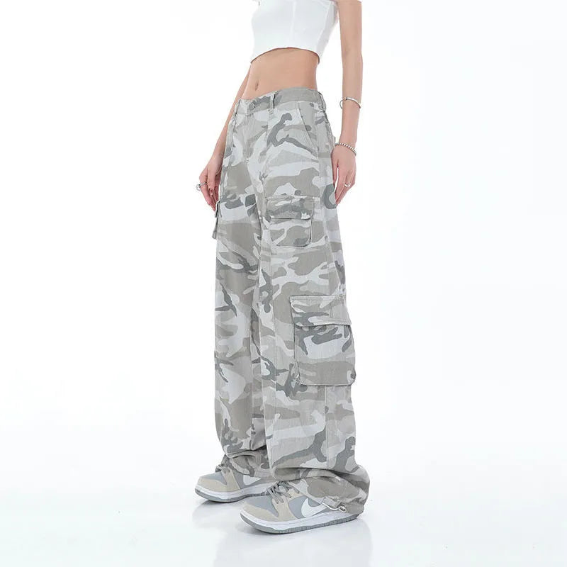 Urban Chic - Women's Wide Leg Camouflage Cargo Pants for Casual Style