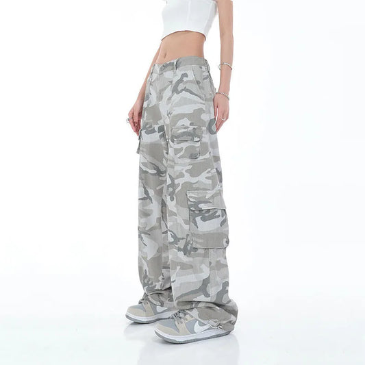 Urban Chic - Women's Wide Leg Camouflage Cargo Pants for Casual Style