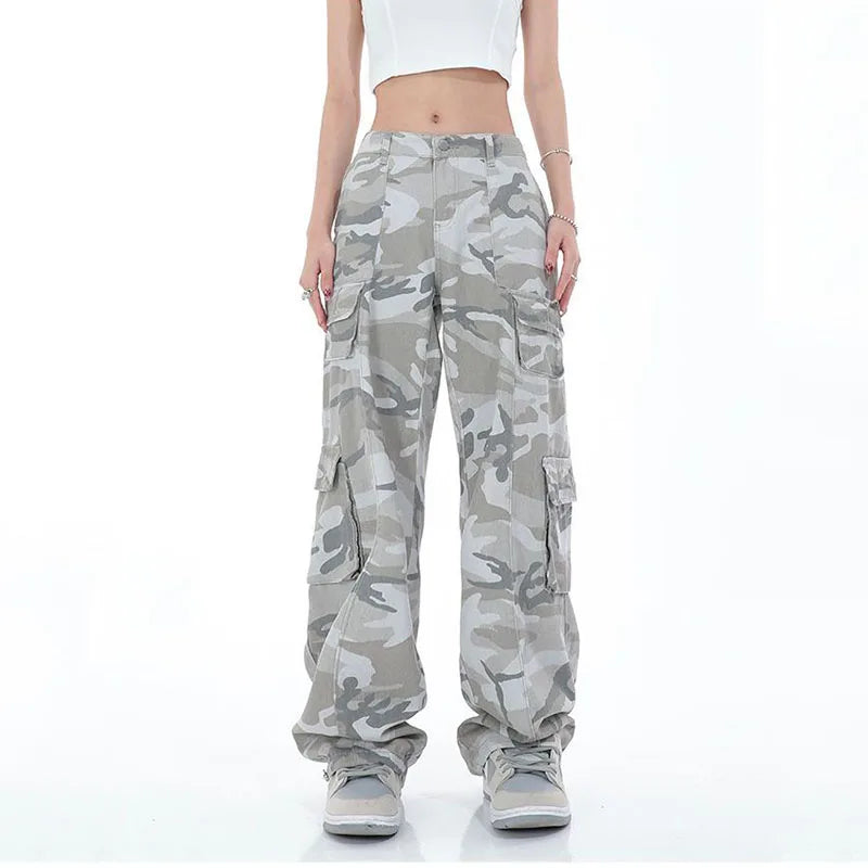 Urban Chic - Women's Wide Leg Camouflage Cargo Pants for Casual Style